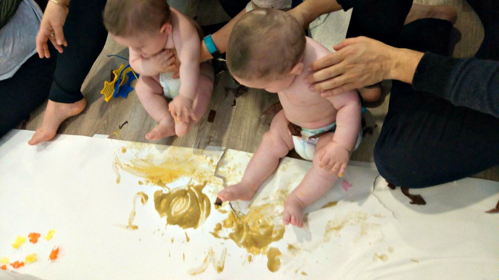 pollitos pintando